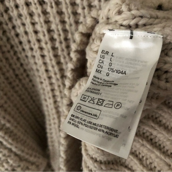 H&M Chunky Knit Wool blend Turtleneck Sweater in Large Cream - Picture 9 of 13